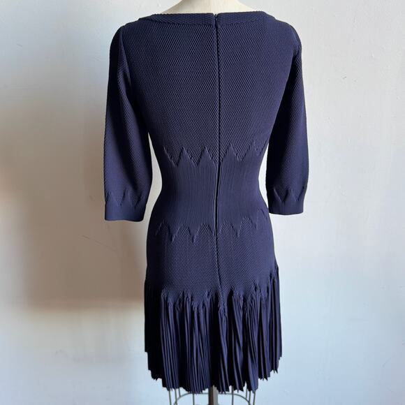 ALAÏA Navy Fitted Mini Dress with Zig-zag Waist and Pleated Skirt - Picture 3 of 13